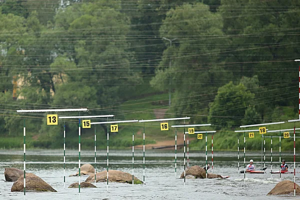 Kurs kajakowy slalom — Zdjęcie stockowe