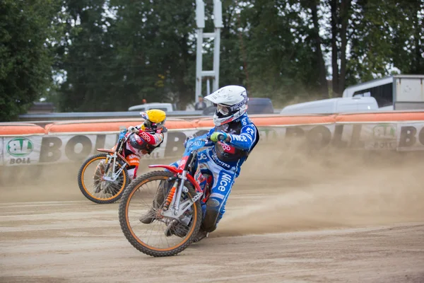 Pilotos de Speedway na pista - Maksim Bogdanov à frente — Fotografia de Stock