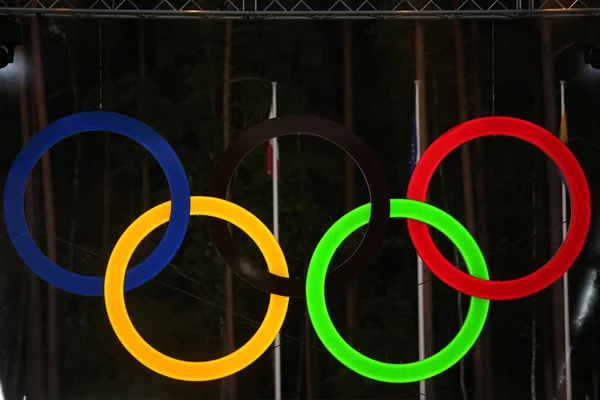 Olympijské kruhy na večerní čas — Stock fotografie
