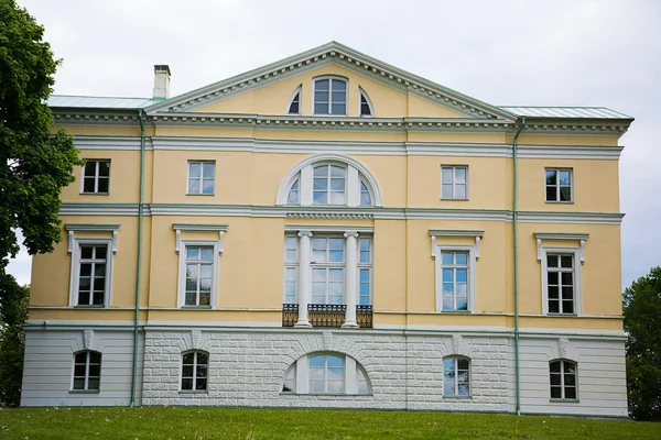 O Palácio de Mezotne - A Pérola do Classicismo Letão — Fotografia de Stock