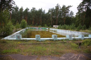 Terk edilmiş Açık Yüzme Havuzu