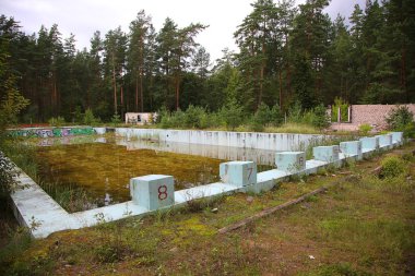 Terk edilmiş Açık Yüzme Havuzu