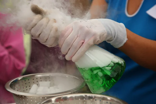 The chemical experiment — Stock Photo, Image