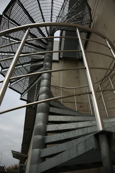 A escadaria de metal — Fotografia de Stock