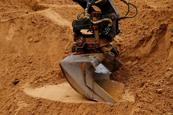 Digging excavator bucket — Stock Photo, Image