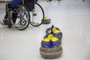 Paralimpik kıvrık eğitim tekerlekli sandalye curling