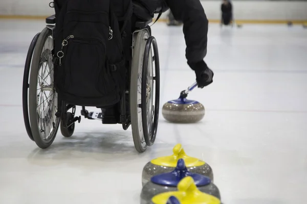 Паралімпійський керлінг тренінг керлінгу для інвалідного крісла — стокове фото