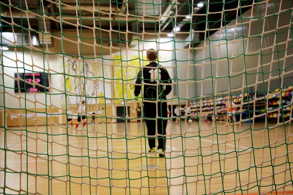 Portero Futsal mirando al campo — Foto de Stock