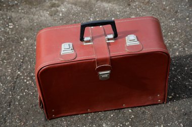 sokak üzerinde Vintage deri çanta