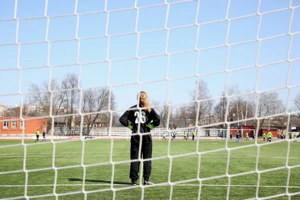 Gambar kiper melalui jaring. — Stok Foto