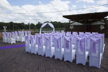 Güzel düğün olay dekorasyon. Menekşe yay