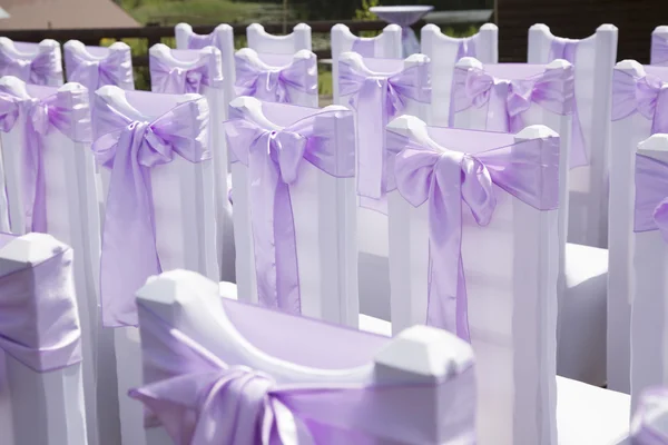 美丽的婚礼事件装饰。紫弓 — 图库照片