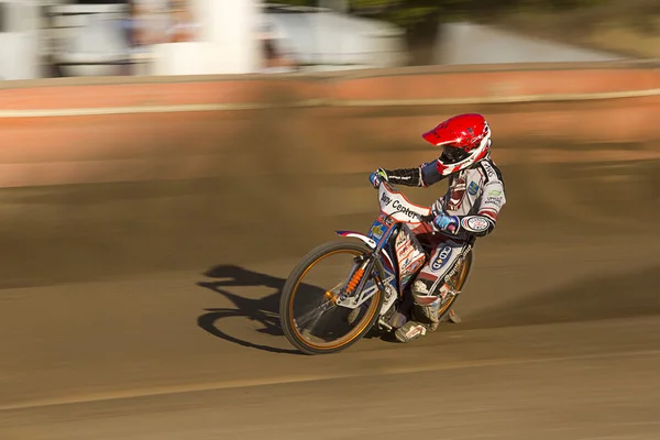 Speedway rider na pista — Fotografia de Stock