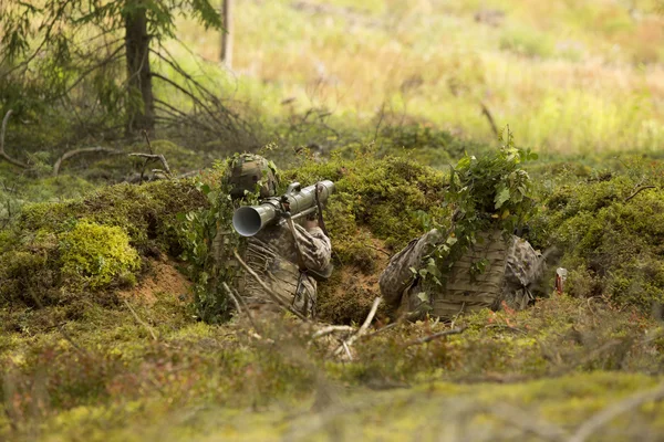 Soldier with a grenade launcher — Stock Photo, Image