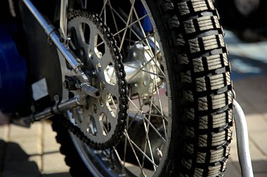 Motosikletin arka tekerlek