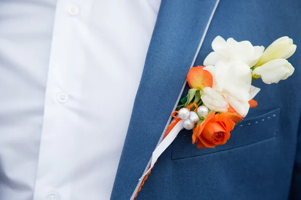 Buttonhole on the lapel suit groom — Stock Photo, Image