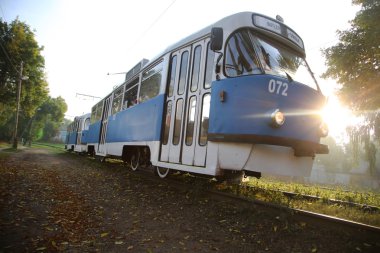 Tramvay. Mavi vagon