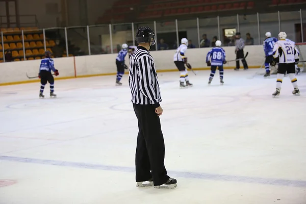 Match de contrôle d'arbitre de hockey — Photo