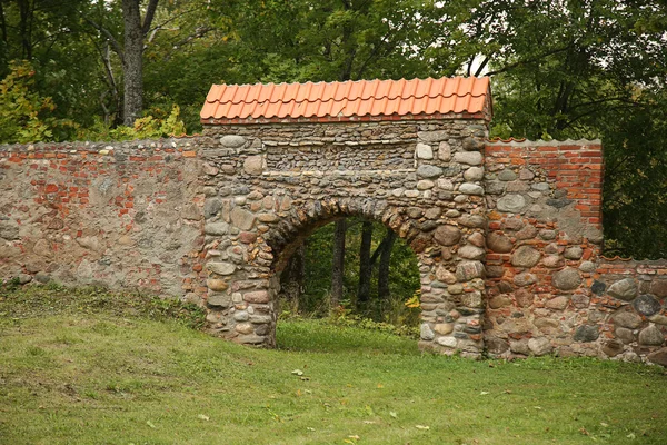 Bogen in Steinmauer — Stockfoto