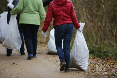 Kadınları taşıyan çöp