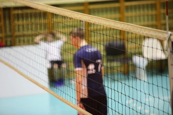 Volleyball player and volleyball net — Stock Photo, Image