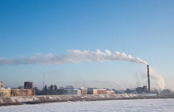 Rök av thermalen posterar. Frosty (kall) dag. — Stockfoto