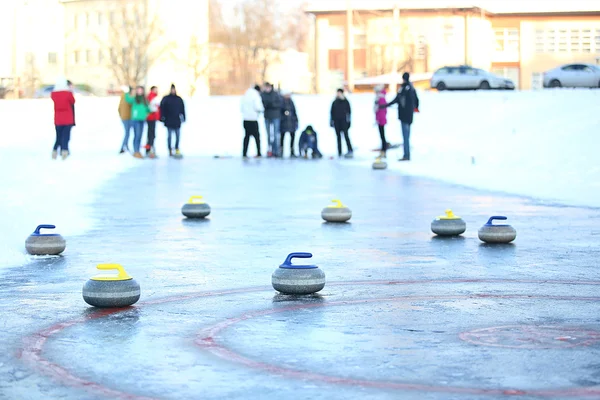 Ludzi grających w Curlingu — Zdjęcie stockowe