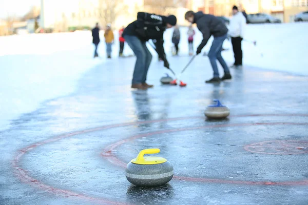 People playing in curling — Stock Photo, Image