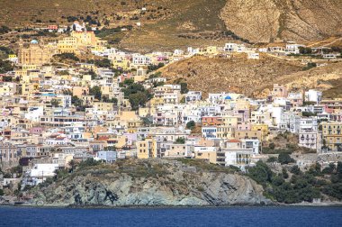 Yazın eski deniz manzarası.