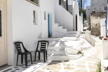 Yunanistan 'ın Santorini kentindeki güzel açık hava restoranının manzaralı görüntüleri
