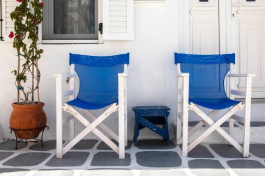 Yunanistan 'ın Santorini kentindeki güzel açık hava restoranının manzaralı görüntüleri