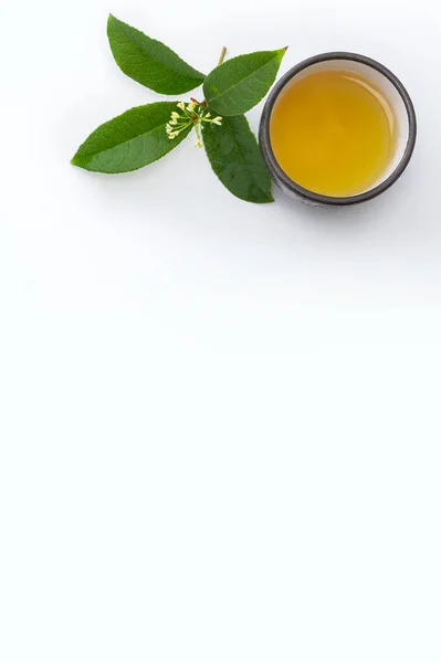 Zelený Čaj Listy Šálek Čaje Bílém Pozadí — Stock fotografie