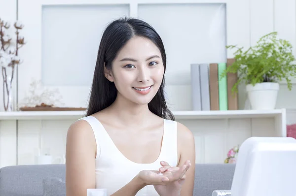 Skin Care Beauty Concept Young Asian Girl Skin Cream —  Fotos de Stock