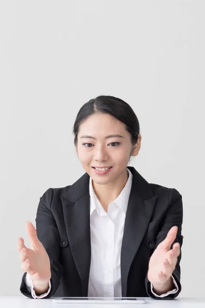 Attractive Asian Businesswoman Gesturing Hands — Fotografia de Stock