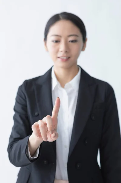 Asian Businesswoman Pointing Her Finger — Fotografia de Stock