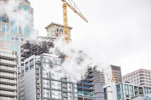 Obra Con Grúas Humo —  Fotos de Stock