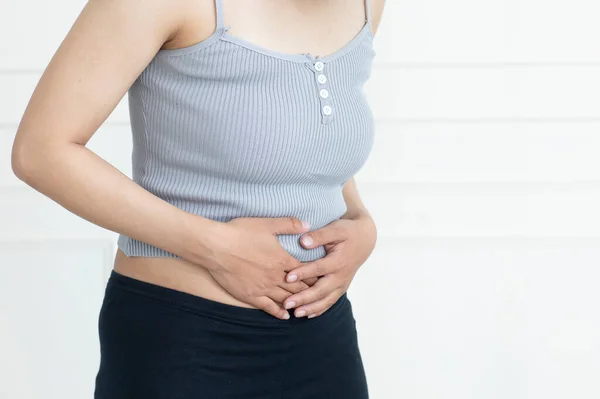 Frau Mit Anrührendem Bauch — Stockfoto