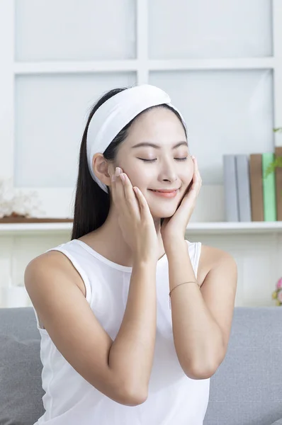 Gorgeous Asian Girl Clean Face Skin — Fotografia de Stock