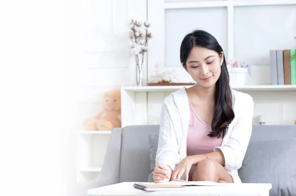 Young Asian Businesswoman Working Home Freelance Concept —  Fotos de Stock