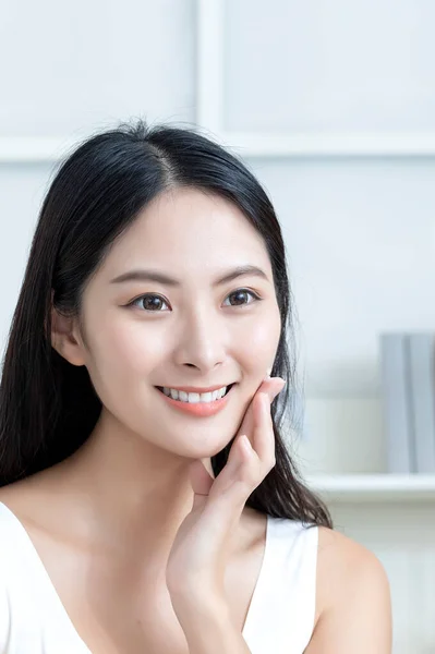 Gorgeous Asian Girl Clean Face Skin — 图库照片