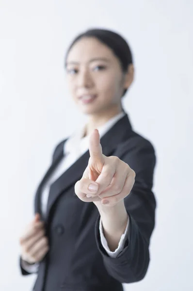 Asian Businesswoman Pointing Her Finger — Fotografia de Stock