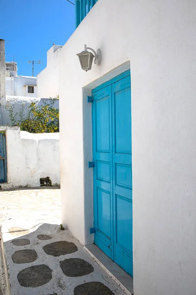 Blue Door White Building Santorini Greece — Fotografia de Stock