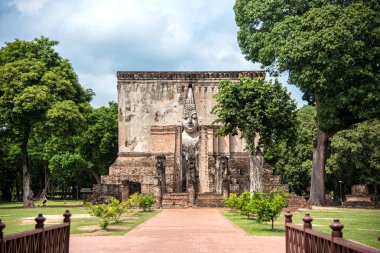 Sukhothai Tarih Parkı 'ndaki Wat Sri Chum Tapınağı (Sukhothai, Tayland)