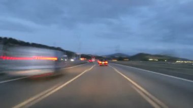 Otoyol fotoğraf makinesi araba öfke yüksek hızda 4 k sürüş