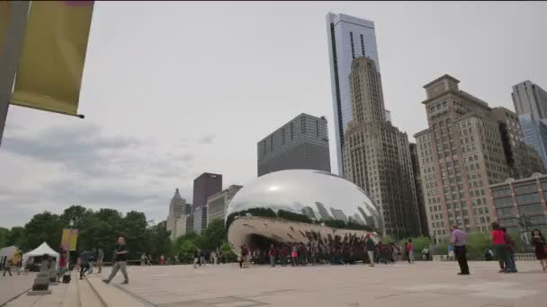 Hyperlapse πολύ κόσμο μνημείο φασολιών Σικάγο Millennium Park — Αρχείο Βίντεο