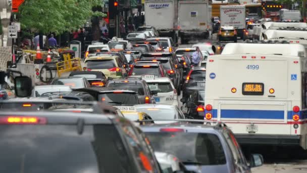 Trafik sıkışıklığı şehir merkezi döngü Chicago — Stok video