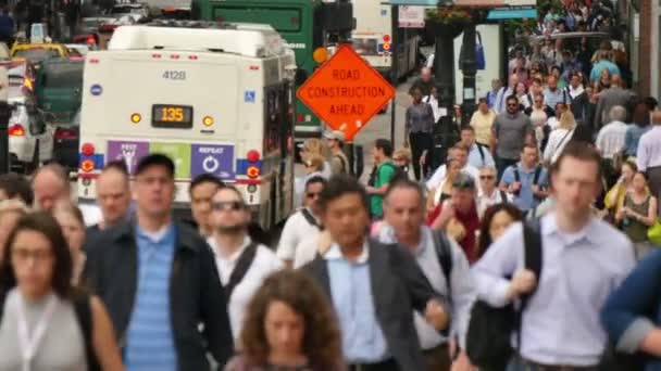 Commuters in Downtown Financial Chicago Loop — Stock Video