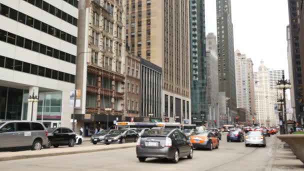Michigan Avenue en el centro de Chicago Tráfico — Vídeo de stock