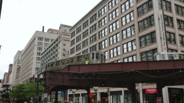 Metro elevado en el distrito financiero de Chicago Loop — Vídeos de Stock