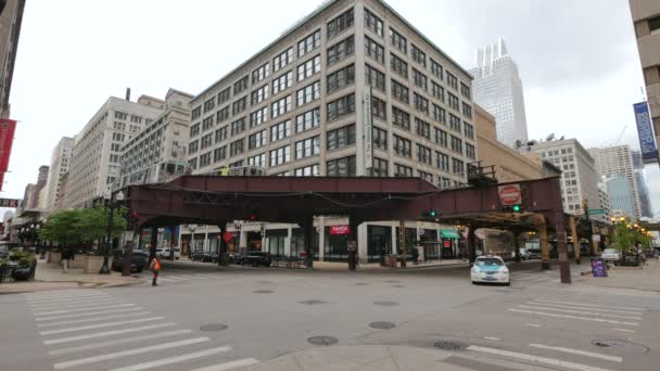 Verhoogde Metro in het financiële District van Chicago Loop — Stockvideo